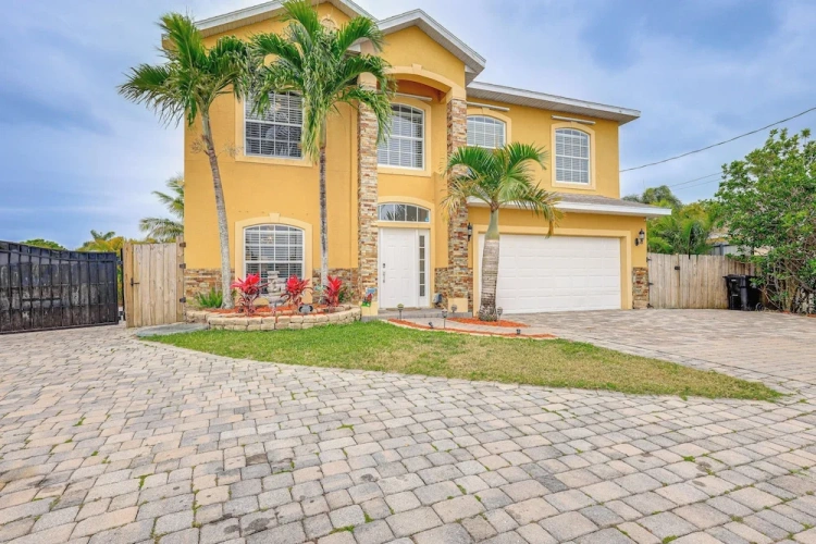 Pool & Spa: Spacious Port St Lucie Villa!