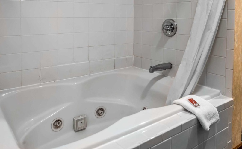 Economy Inn & Suites