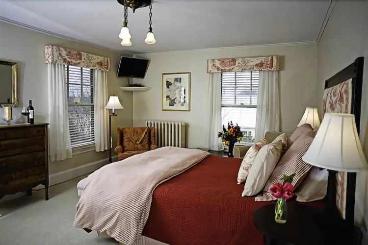 The Oxford House Inn