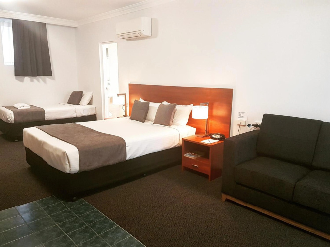 Mid City Motor Inn