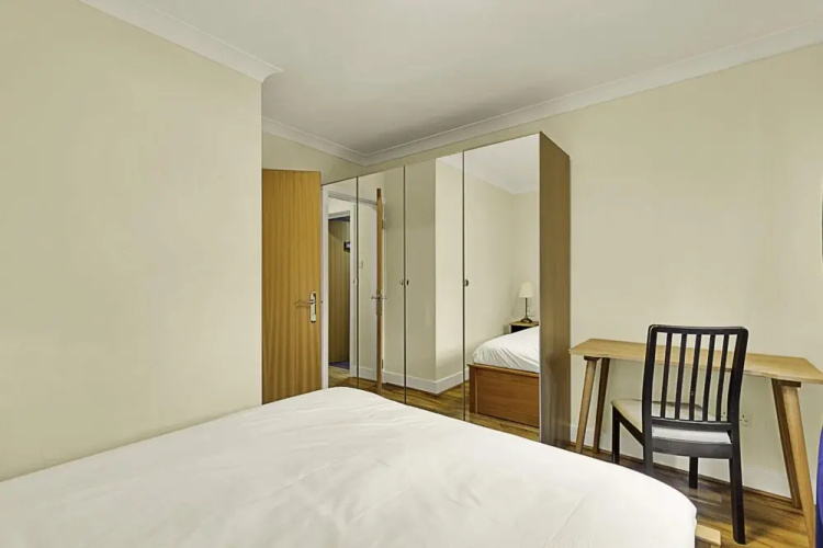 Charming Centrally Located Wimbledon Flat