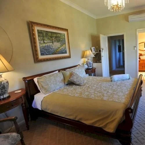 THE Doulton Luxury B&B