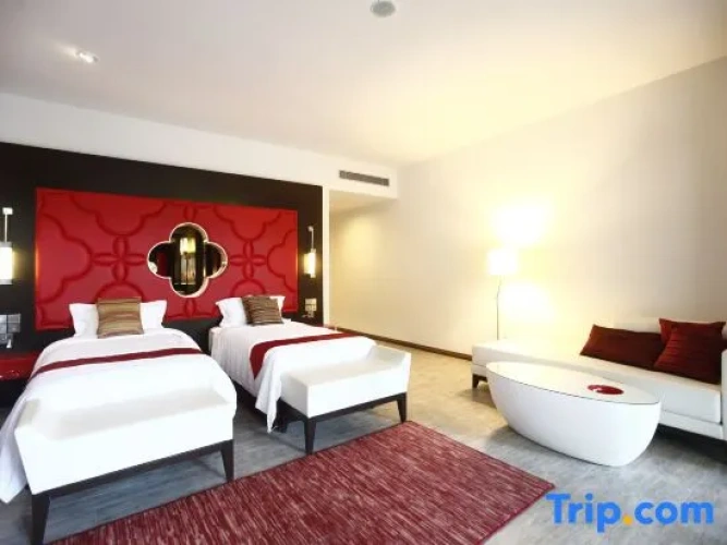Deluxe Twin room with balcony
