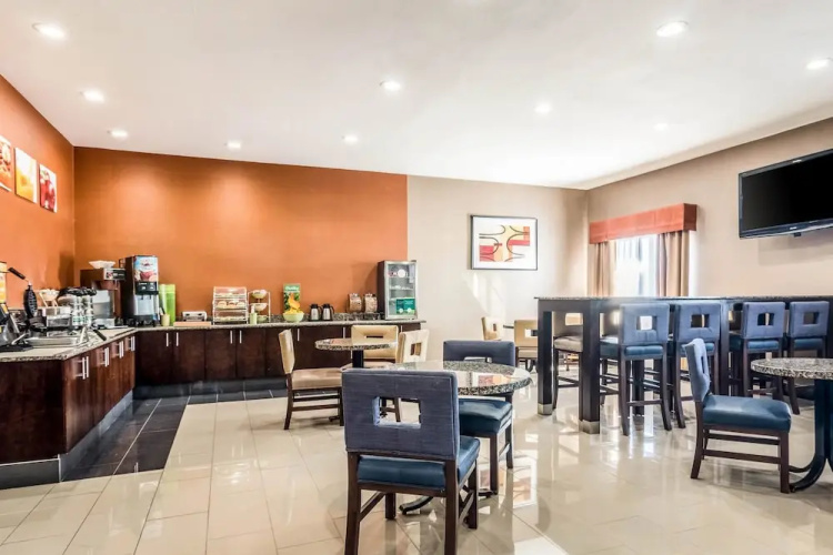 Salem Inn & Suites