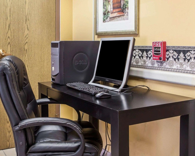 Rodeway Inn & Suites Milwaukee Airport