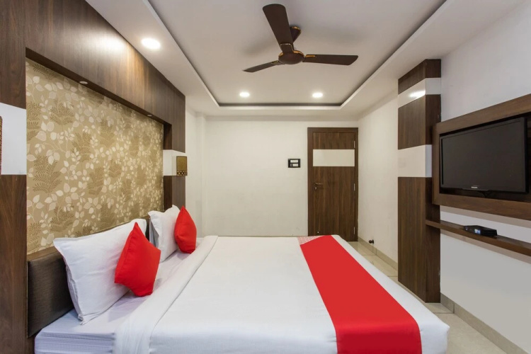 OYO 8977 Hotel Rajnandani Residency