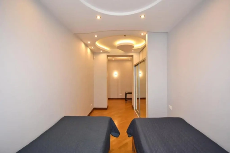3 Bedrooms Apartment