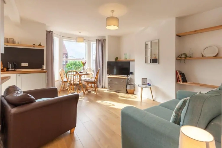 2 Bedrooms Apartment