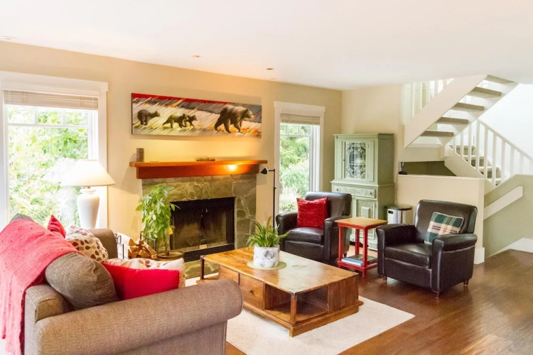 Spacious Town Home With Private Hot Tub