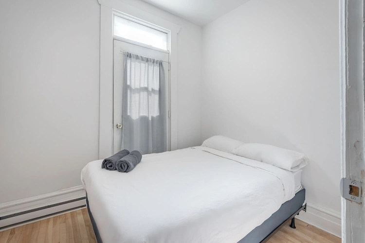 4 Bedrooms Apartment