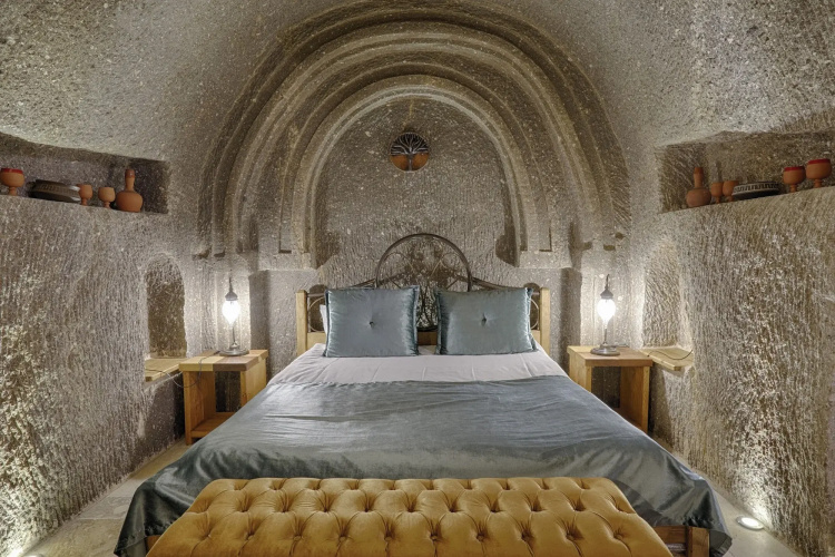 Hera Cave Suites