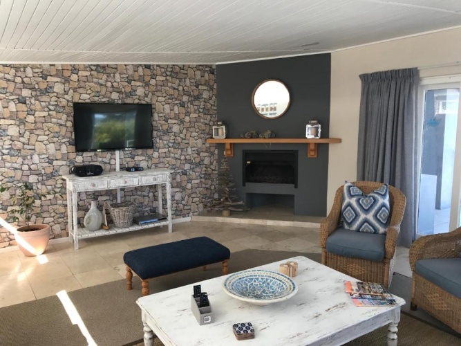 5 Bedrooms Cottage