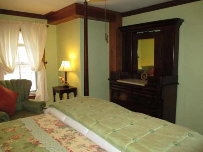Follansbee Inn