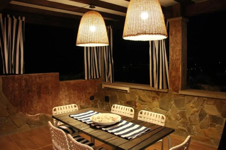 2 Bedrooms Villa