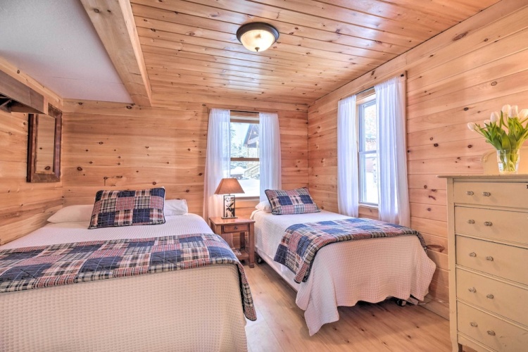 Picturesque Maine Getaway w/ Lake Access!