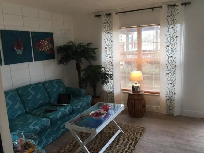 Dock Holiday- Steps From The Beach 1 Bedroom Apts