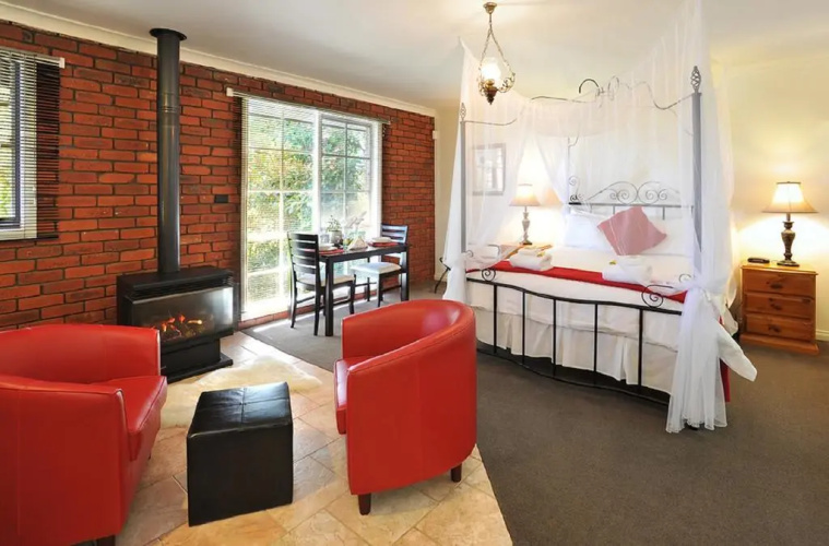 Holly Lodge