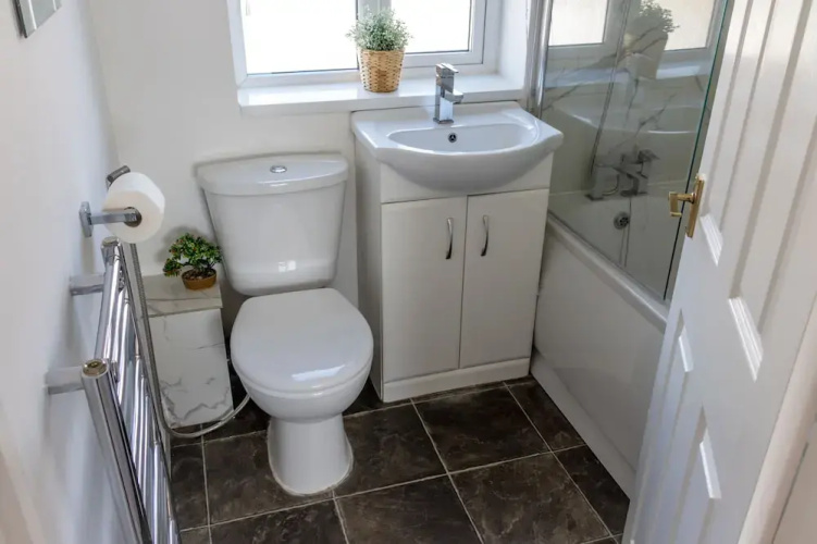 Catsbrook House - Sleeps 7 - Business Travellers Accommodation