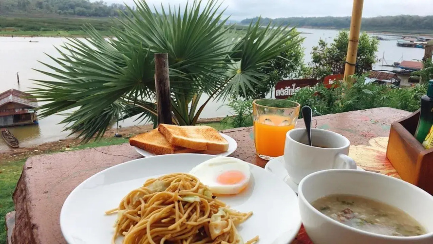 Baan Dongsak River view
