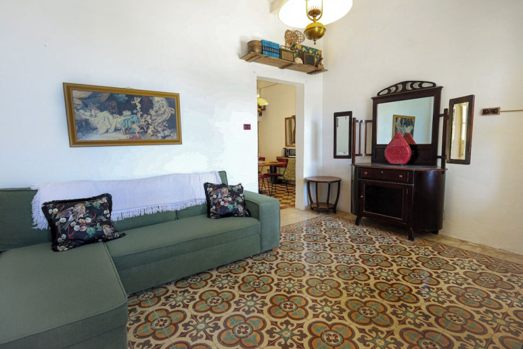 Classic 1BR Seafront Townhouse & Garden