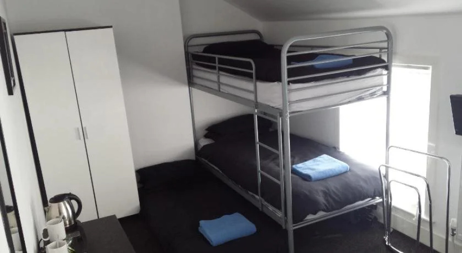 Sunrise Avenue Hotel