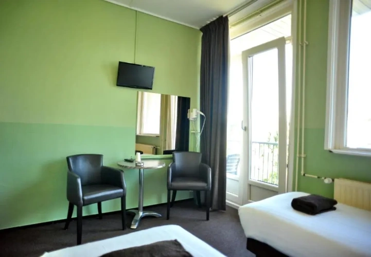 Standard Twin room with balcony