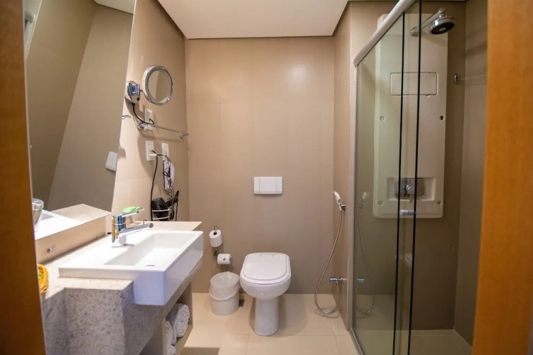 Jade Hotel