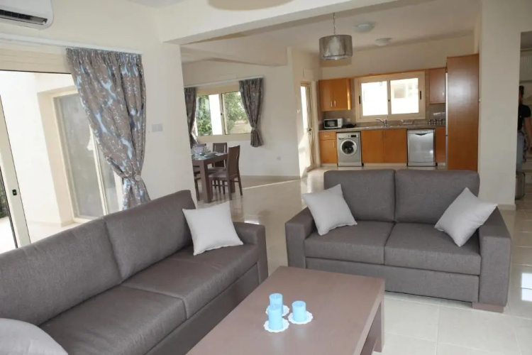 Anthorina Villa 13