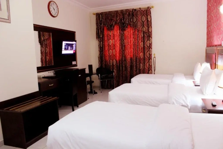 Standard Triple room