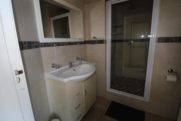 3 Bedrooms Apartment