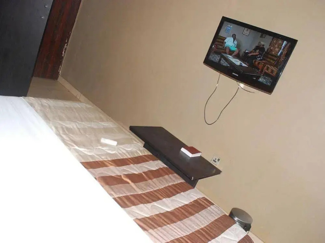 Emglo Suites