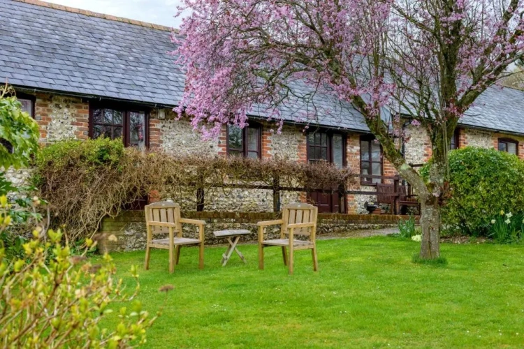 Cottage with lake view