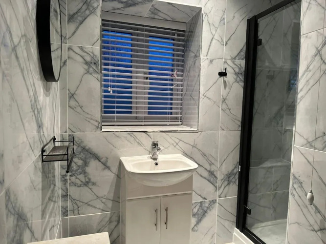 House - Sleeps 5 - Garden - Parking