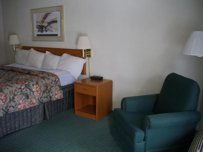 Macomb Inn