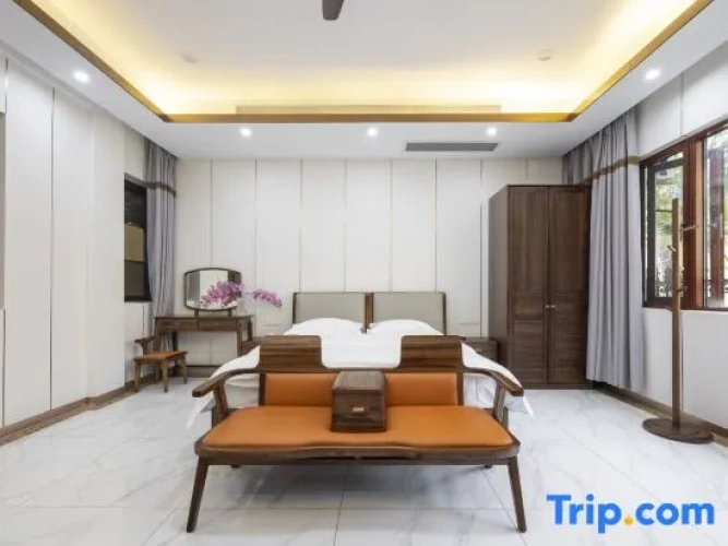 6 Bedrooms Villa