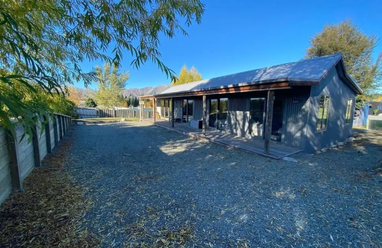 4 Bedrooms Cottage