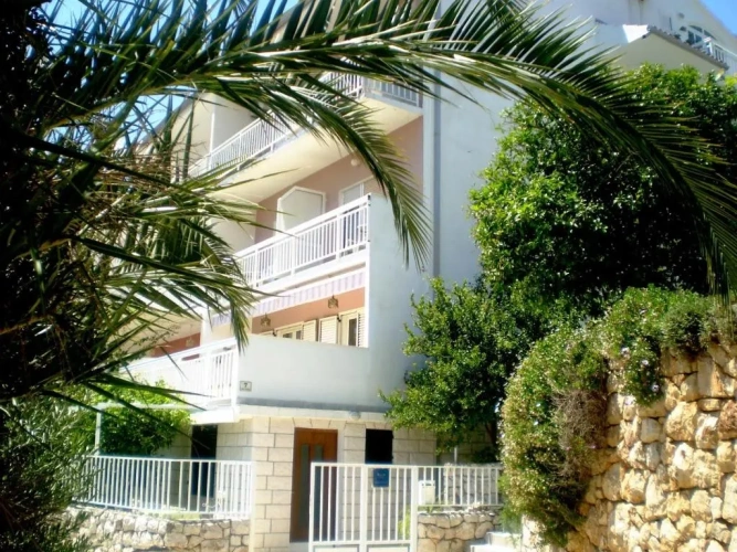 3 Bedrooms Apartment