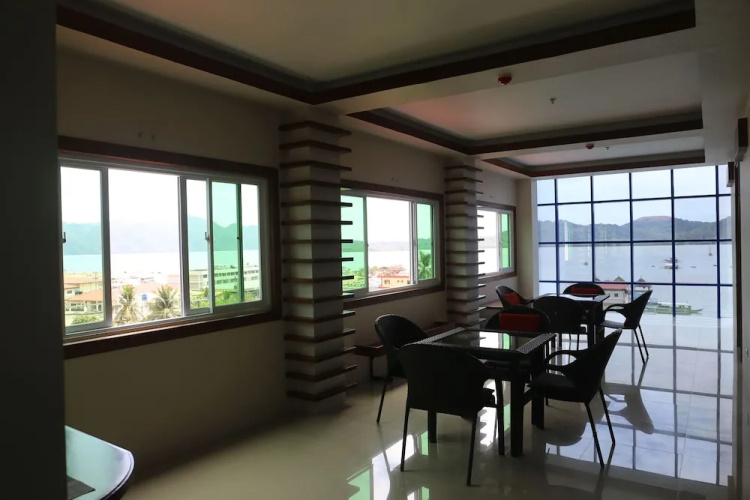 Coron Hostel Express - Adults Only