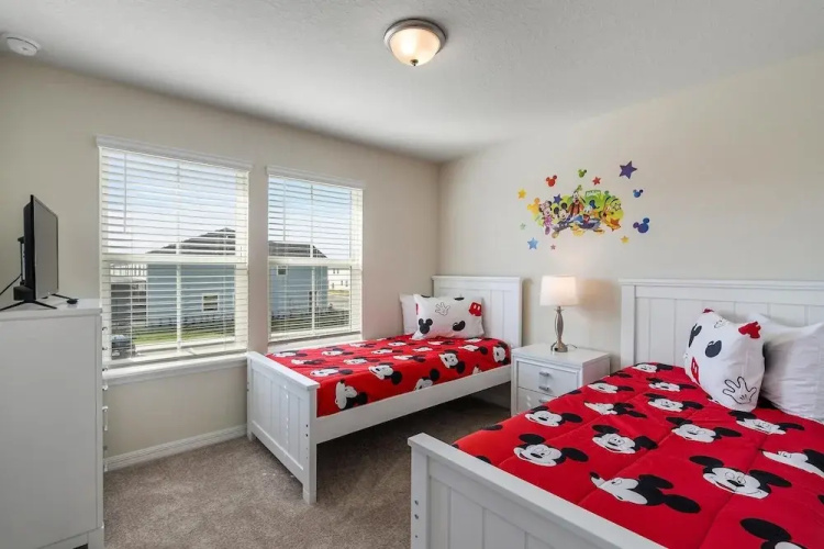 1228 Blue Island Dr