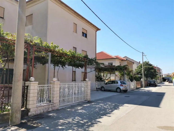3 Bedrooms Apartment