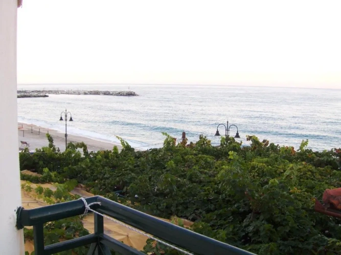 Standard Triple room with sea view