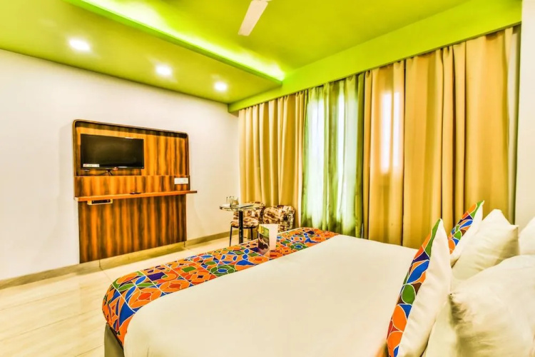 FabHotel Jass Hospitality Sector 43