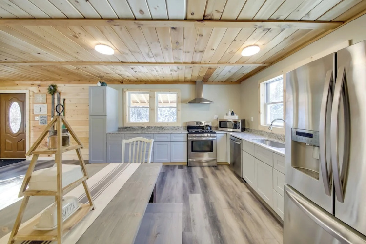 Rangeley Retreat Cabin-style Home: Lake Access