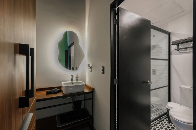 The Jungle Loft Tropical Comfort in a Centric Location With Kitchen