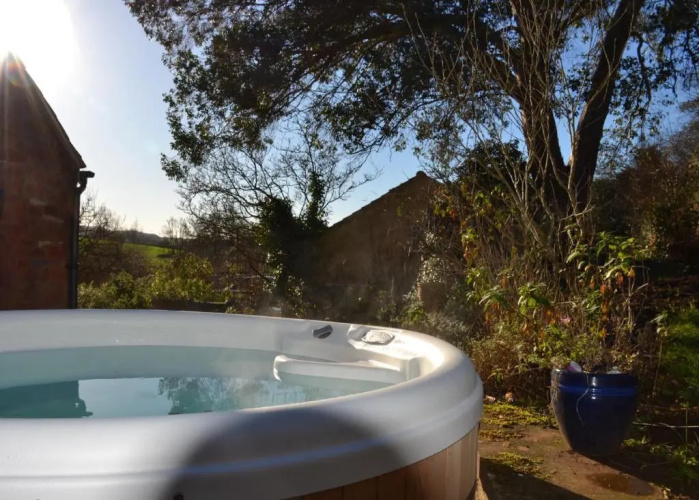 Loft Apartment nr Bath & Bristol with hot tub