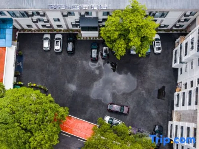 Yuegui · Baiyue MAX Cinema Garden Hotel (Guiyang Jiaxiu Building Qingyun Market Branch)