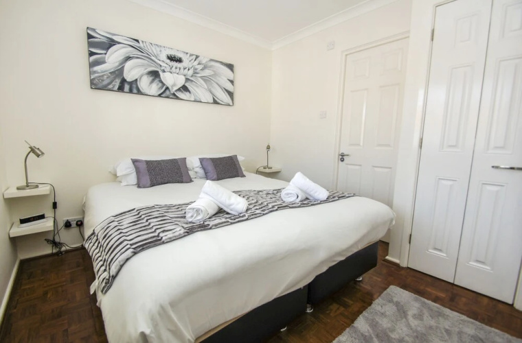 Britannia Harbour View Parking by Brighton Holiday Lets