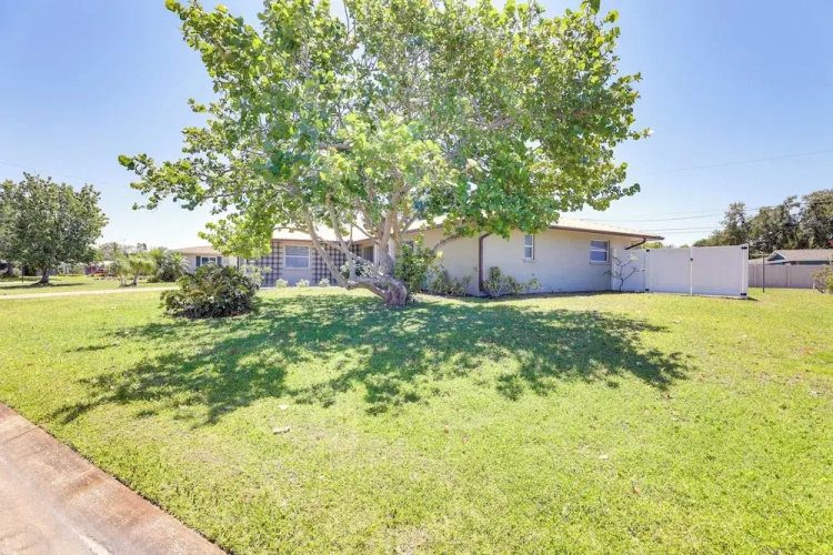 Sarasota House w/ Private Pool - 4 Mi to Beach!