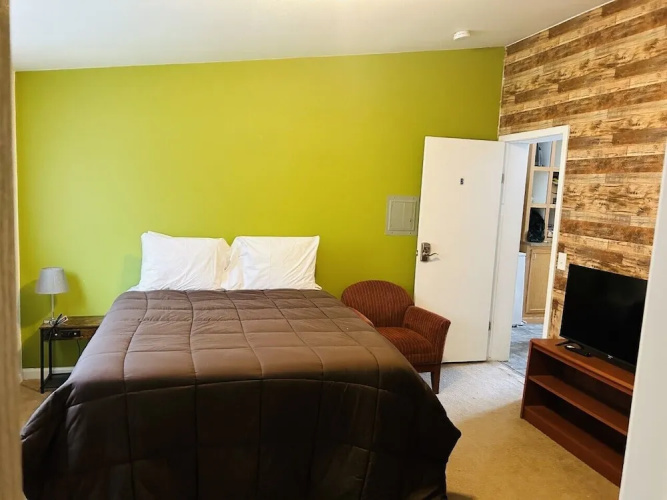 6 Plex Rental