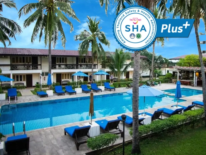 Standard room with pool view